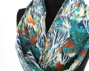 Ilustracja wodospadu z szalikiem nieskończoności: japoński projekt Hokusai