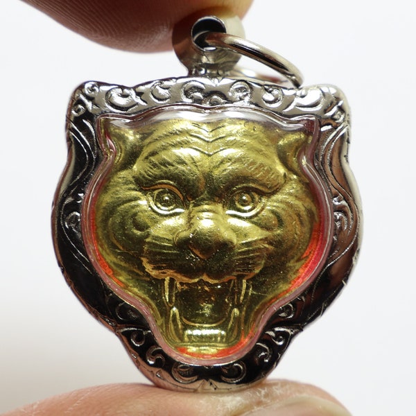 Magic Tiger face small batch Phra LP Pern blessed 1998 Bangphra temple muay thai muaythai powerful miracle magic amulet protection pendant