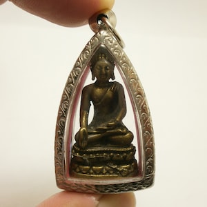 Thai Buddha Amulet Pendant: Paireepinat, Wat Borwornivate Temple