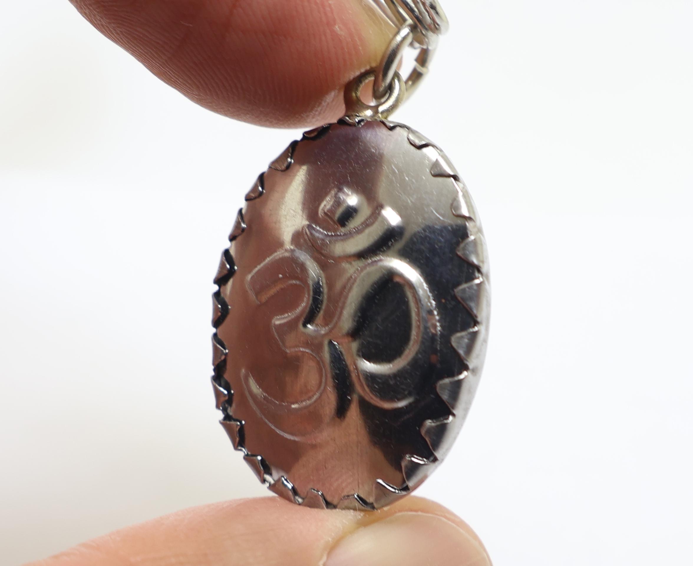 シヴァ神マハデフペンダント：祝福されたヒンドゥー教のオームお守り