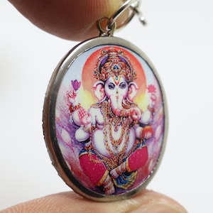 Colgante del Señor Ganesha con el símbolo Om: Amuleto Ohm del dios hindú del éxito, Fujii Kaze imagen 7