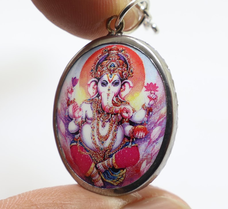 Colgante del Señor Ganesha con el símbolo Om: Amuleto Ohm del dios hindú del éxito, Fujii Kaze imagen 9