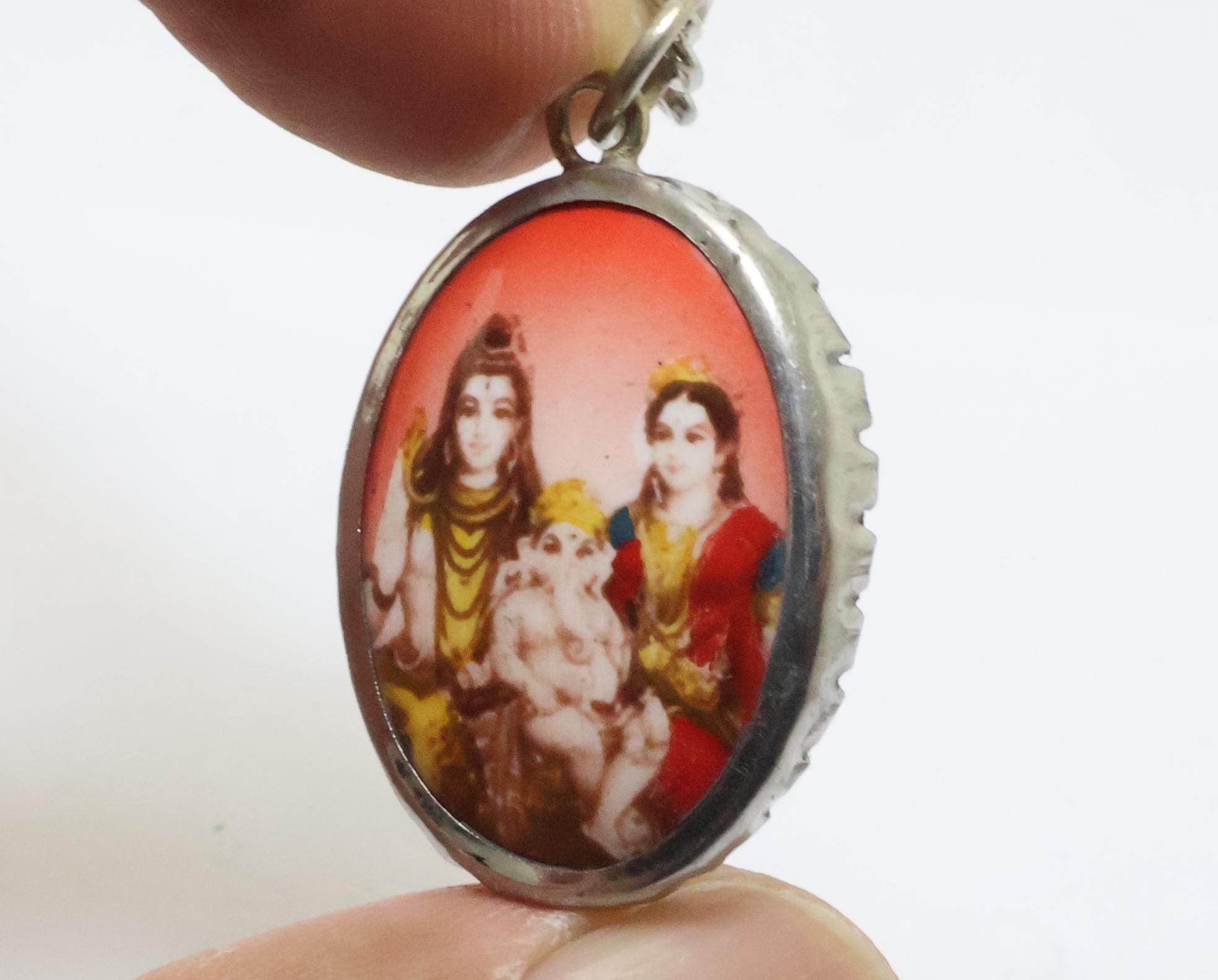 シヴァ神のファミリーアミュレット「オーム」ペンダント：ヒンドゥー教