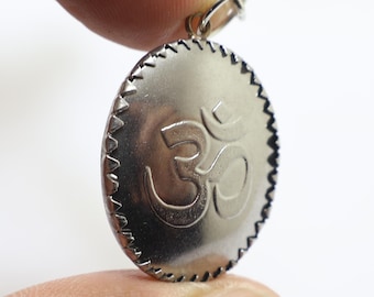 ガネーシャ神ペンダント「オームネックレス」：ヒンドゥー教の成功の神