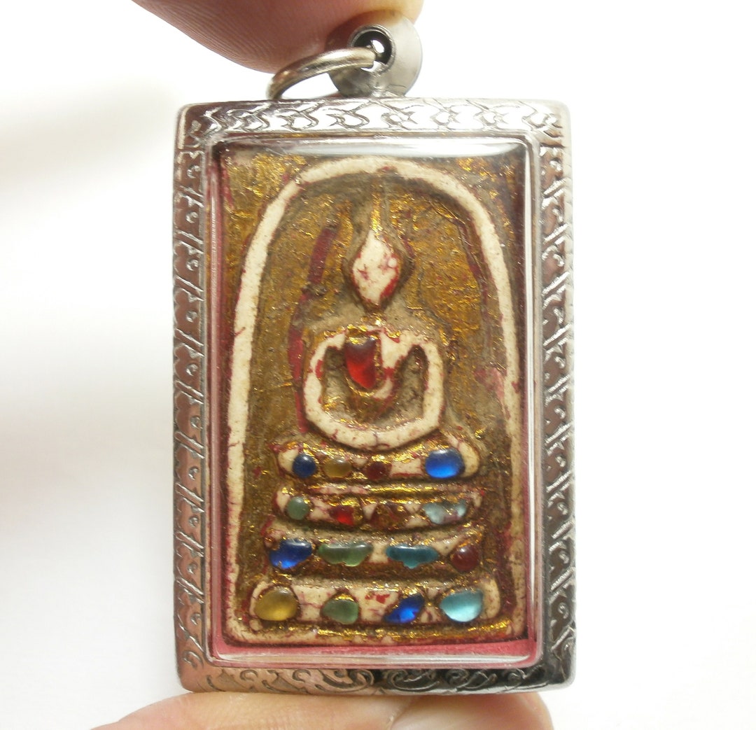 プラ ソムデジ タイ仏陀のお守り: マルチカラー ストーン、マジック