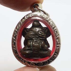 Lord Ganesha Pidta Amulet: Thai Hindu Success Pendant