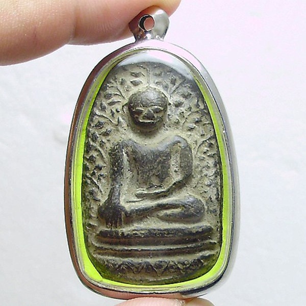 プラ・ルアンポー・パーム仏像のお守り：タイの繁栄ペンダント - Etsy 日本