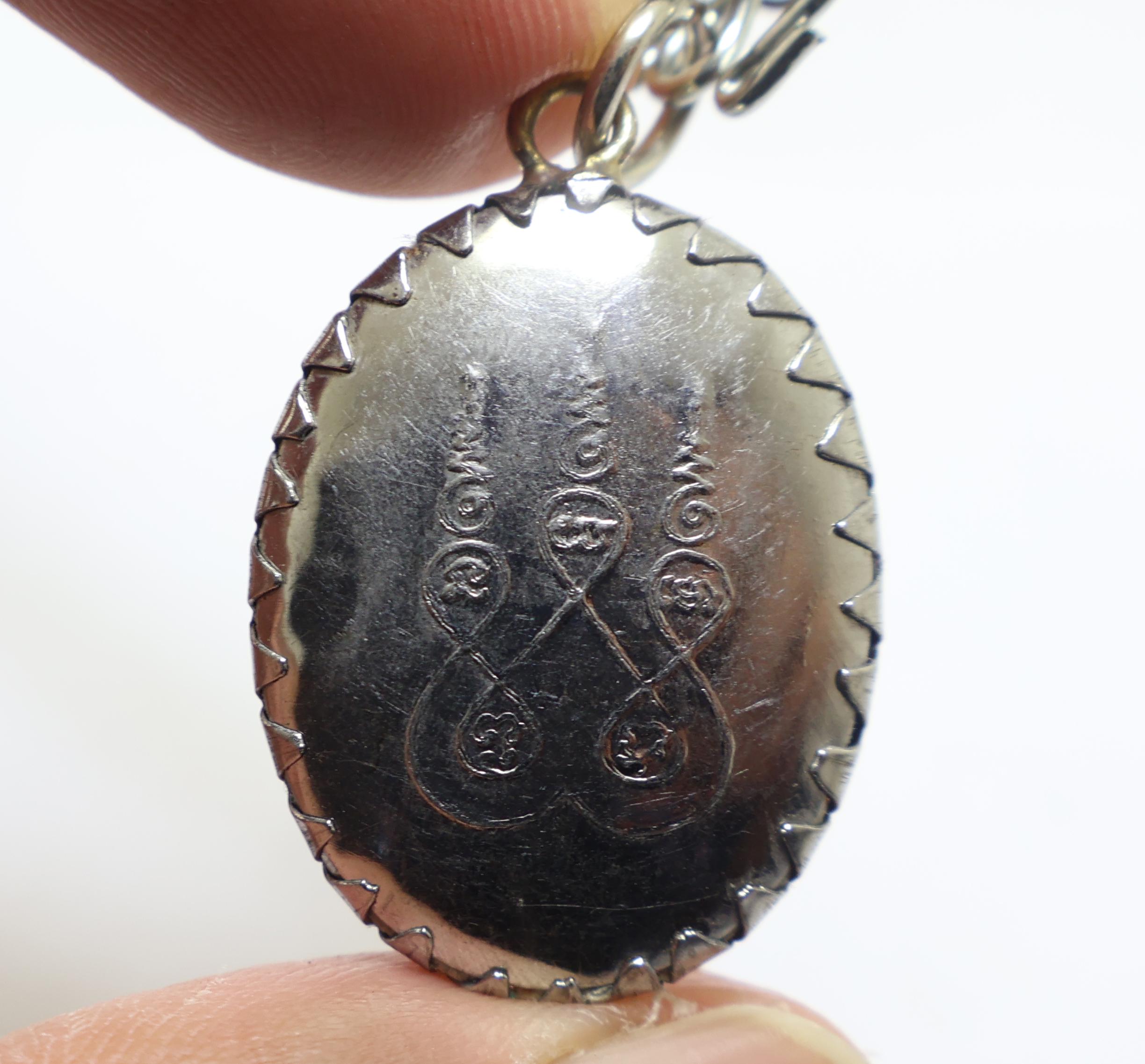 ラーマ5世ロケットお守り：タイの祝福ヤント ร. 5 ペンダント - Etsy 日本