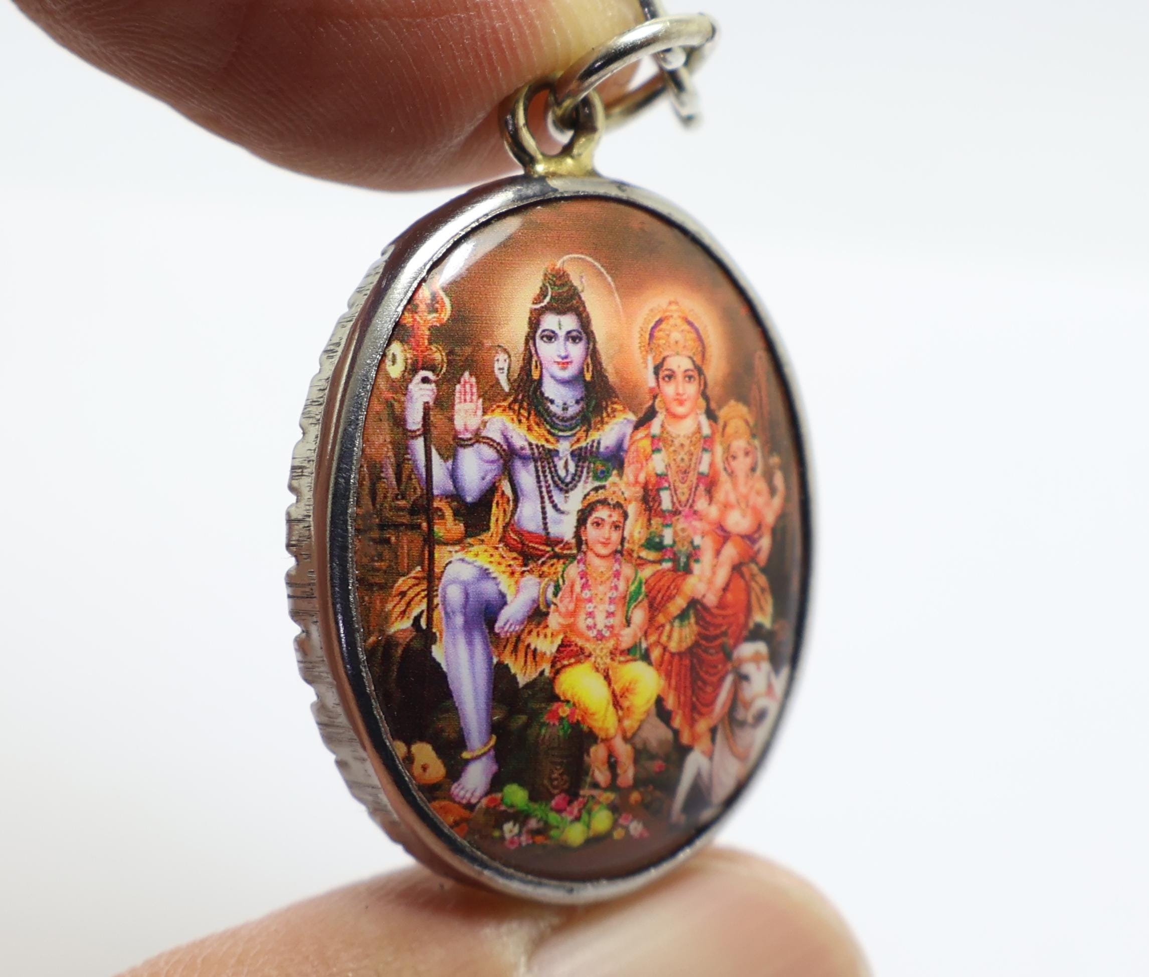 シヴァ神パールヴァティ ガネーシャ ペンダント: ヒンドゥー教の家庭