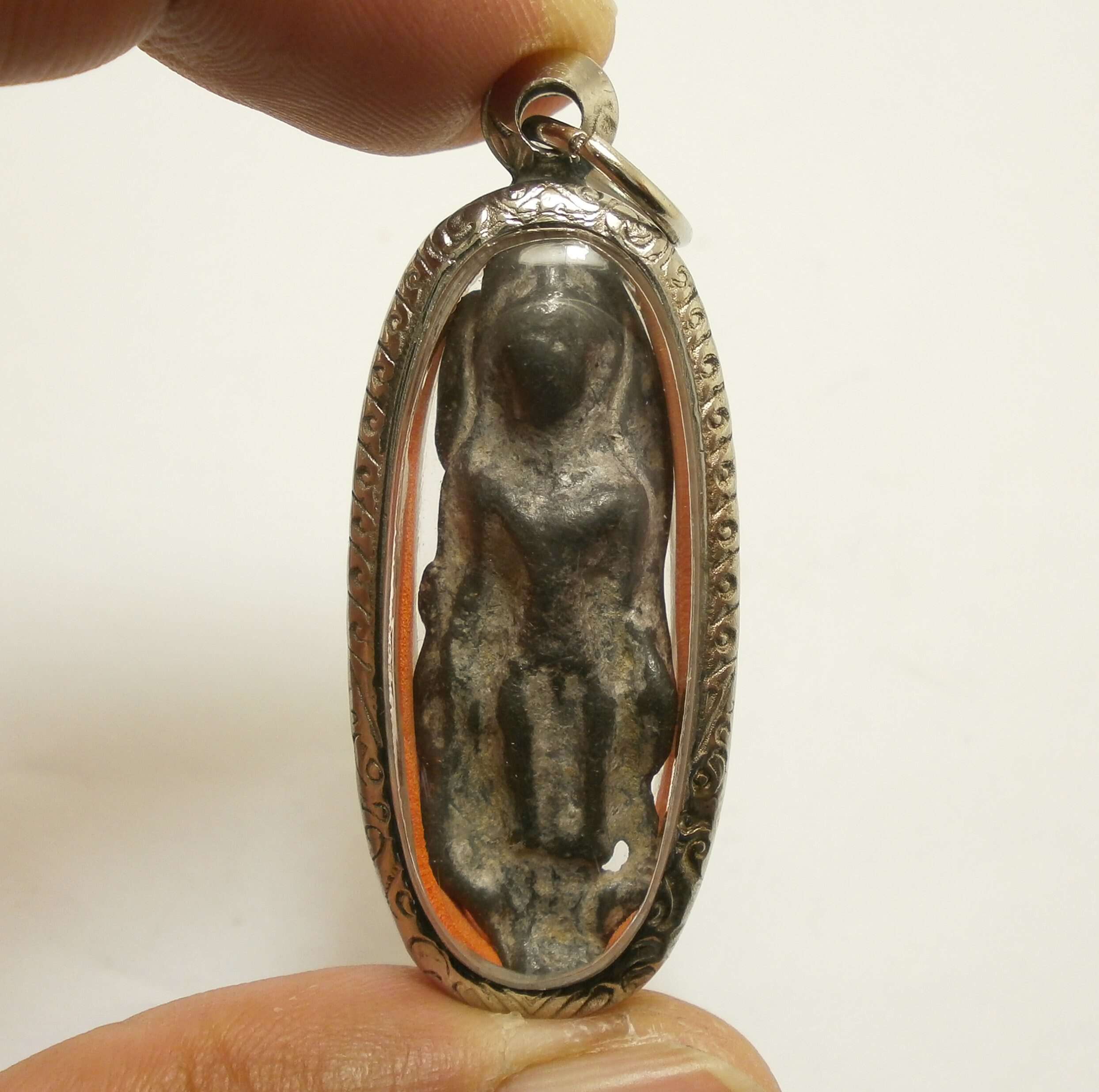 仏陀のお守り：1940年代のタイ製、守護と繁栄を祈願するペンダント