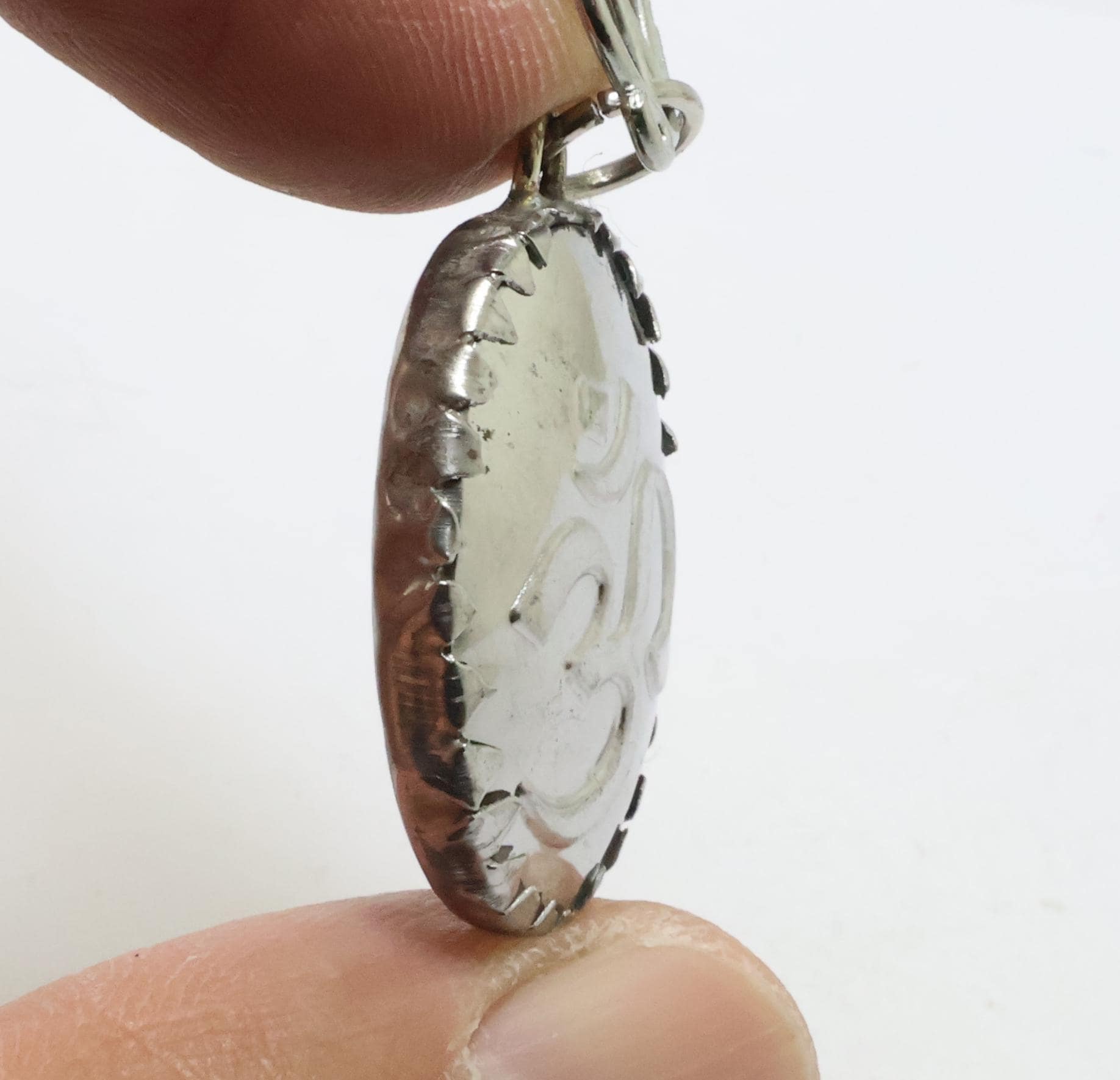 ガネーシャ神のお守り「オーム」ネックレス：ヒンドゥー教の成功の神