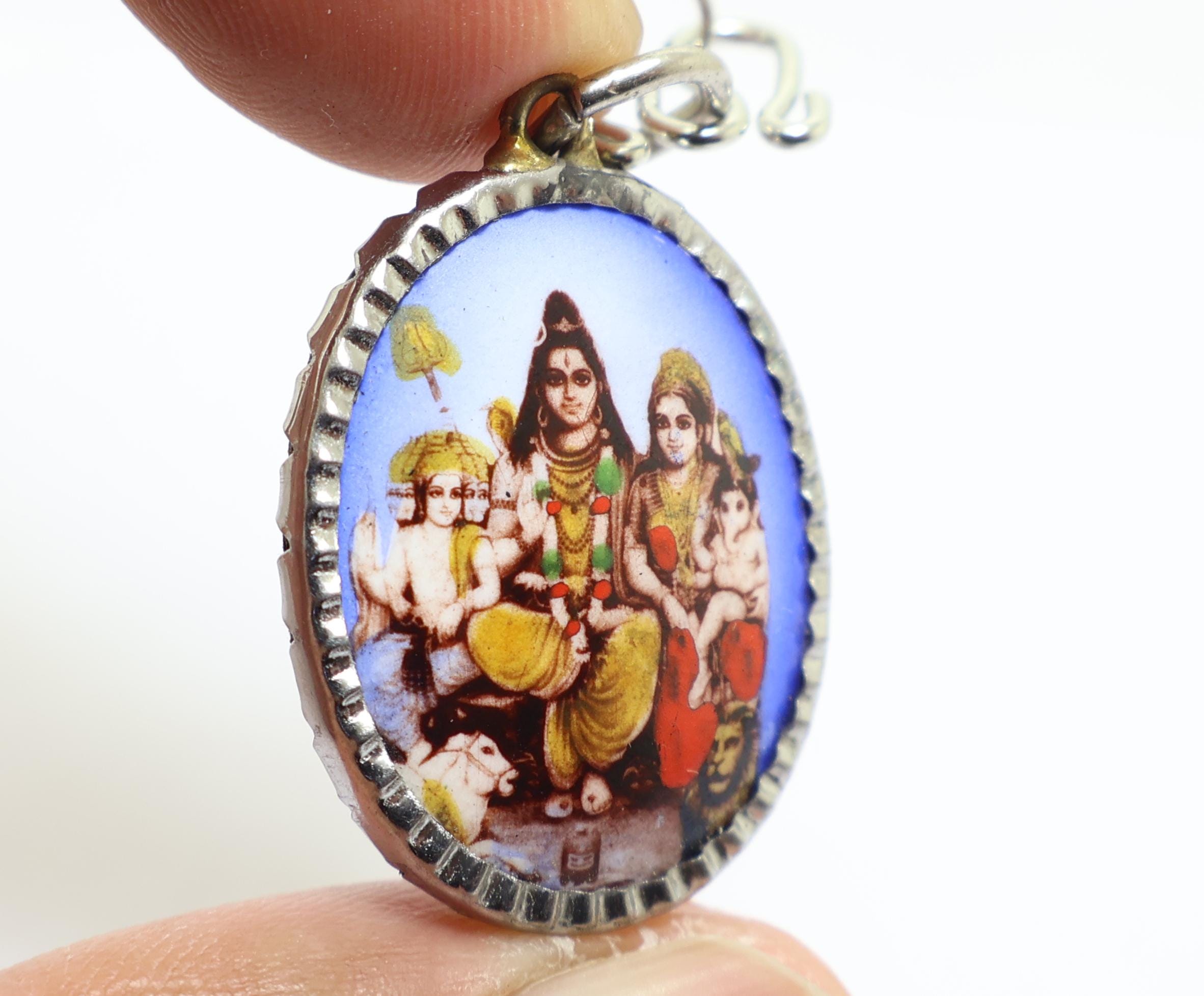シヴァ神のファミリーペンダント：ヒンドゥー教の神のお守り、幸運の