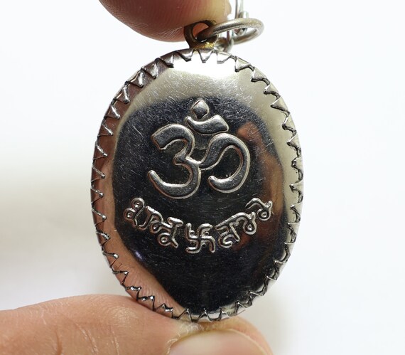 シヴァ神の大きなペンダント：ヒンドゥー教の神オムのお守り