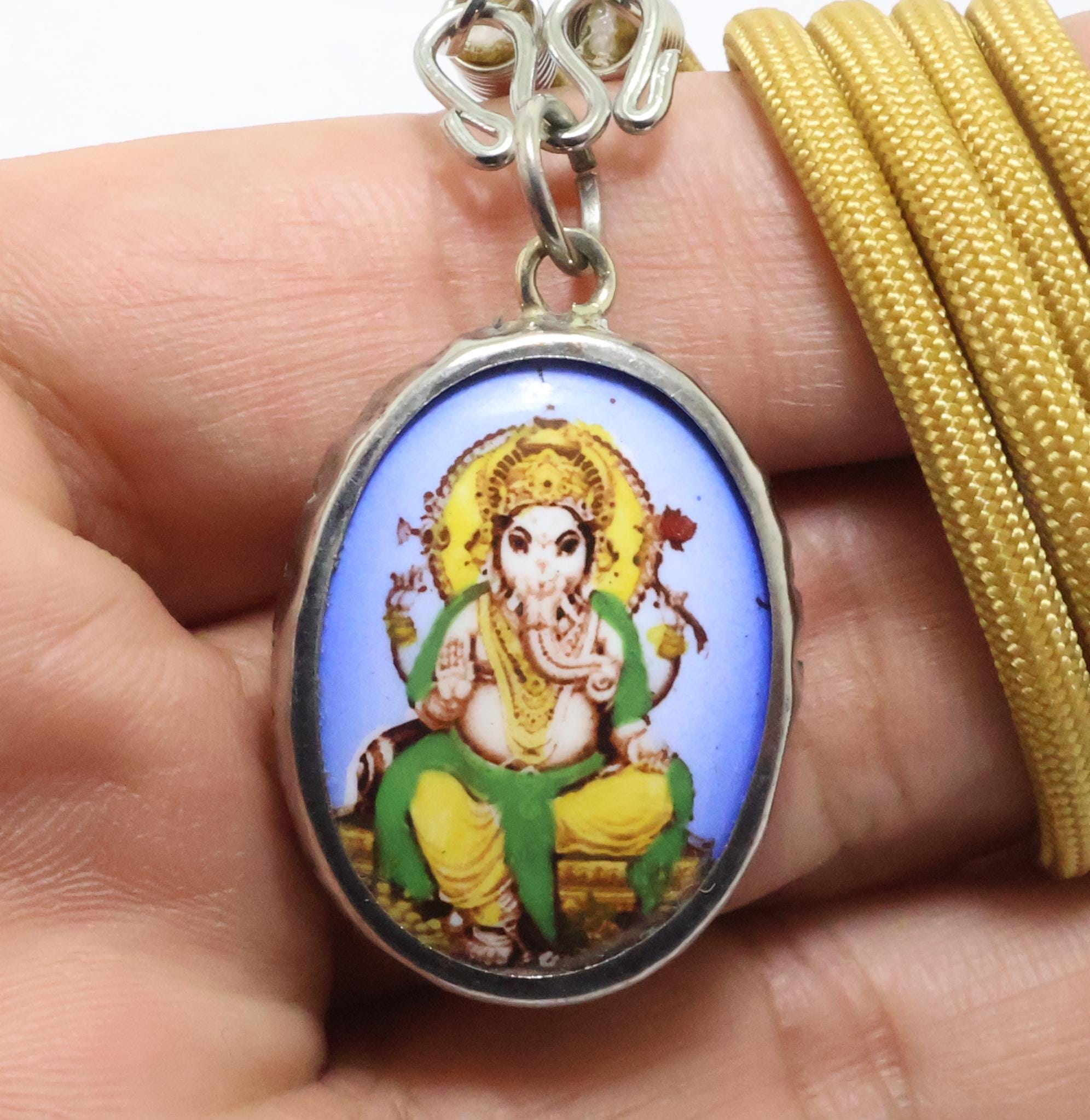 ガネーシャ神のお守り「オーム」ネックレス：ヒンドゥー教の成功の神