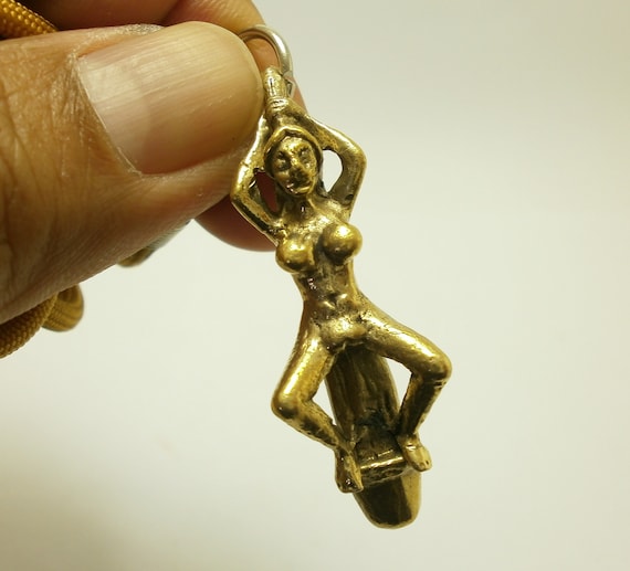 タイのリンガムお守りペンダント：愛と幸運を引き寄せるお守り - Etsy 日本