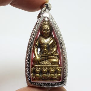 Świątynia Phra Gring Wat Suthat Budda Kring wisiorek błogosławiony 1972 Uzdrawianie Dobre zdrowie spokojne życie bogactwo sukces szczęście Rzadki amulet medalion