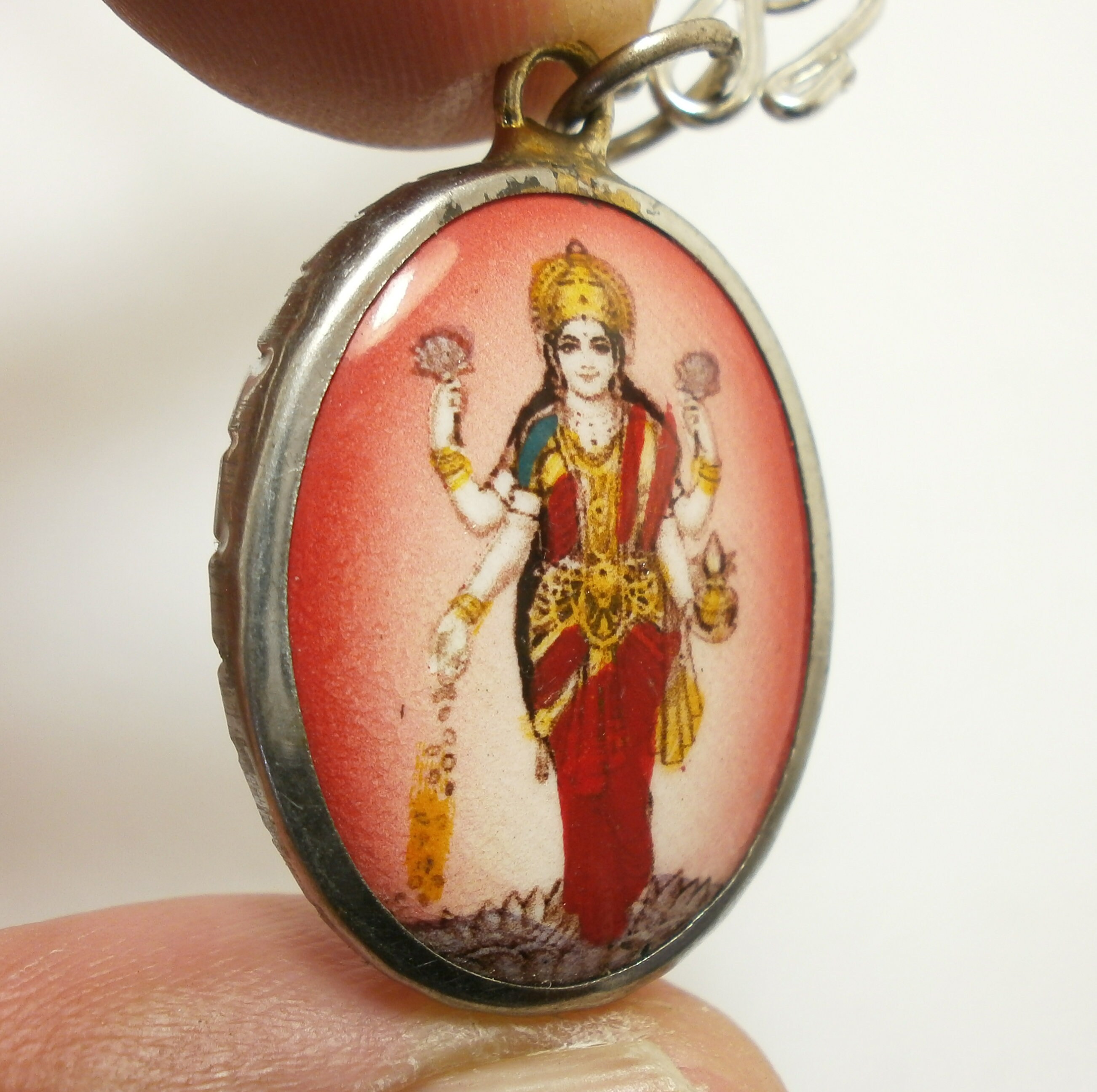 ラクシュミヒンドゥー教の女神のお守り：真鍮製オームペンダント