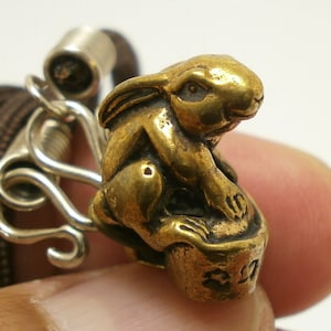 Ciondolo amuleto in ottone a forma di coniglio fortunato: portafortuna thailandese, collana di corda da 24 pollici