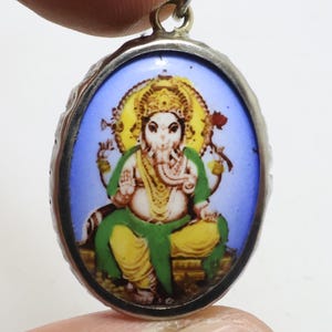 ガネーシャ神のお守り「オーム」ネックレス：ヒンドゥー教の成功の神