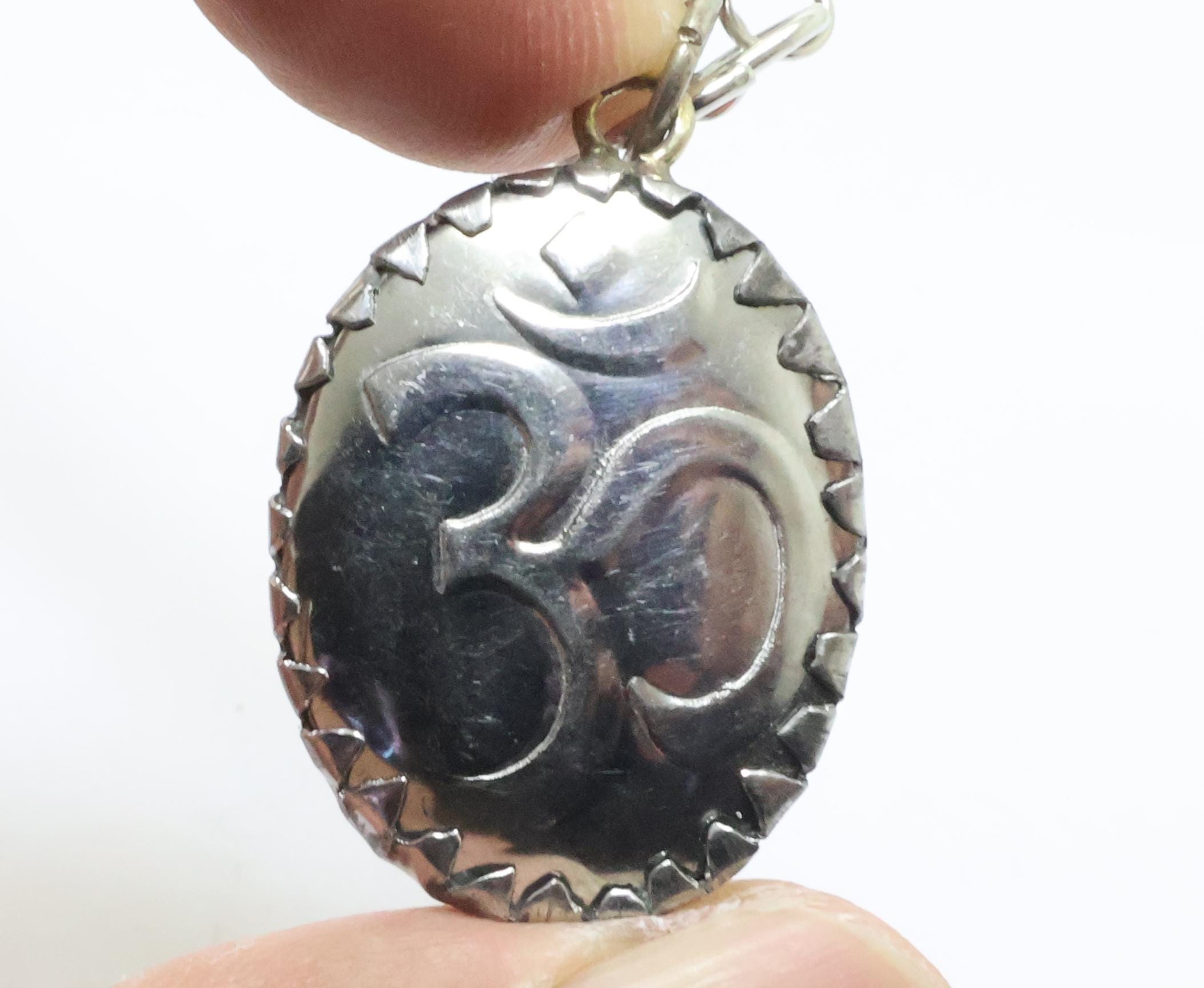 シヴァ神のファミリーアミュレット「オーム」ペンダント：ヒンドゥー教