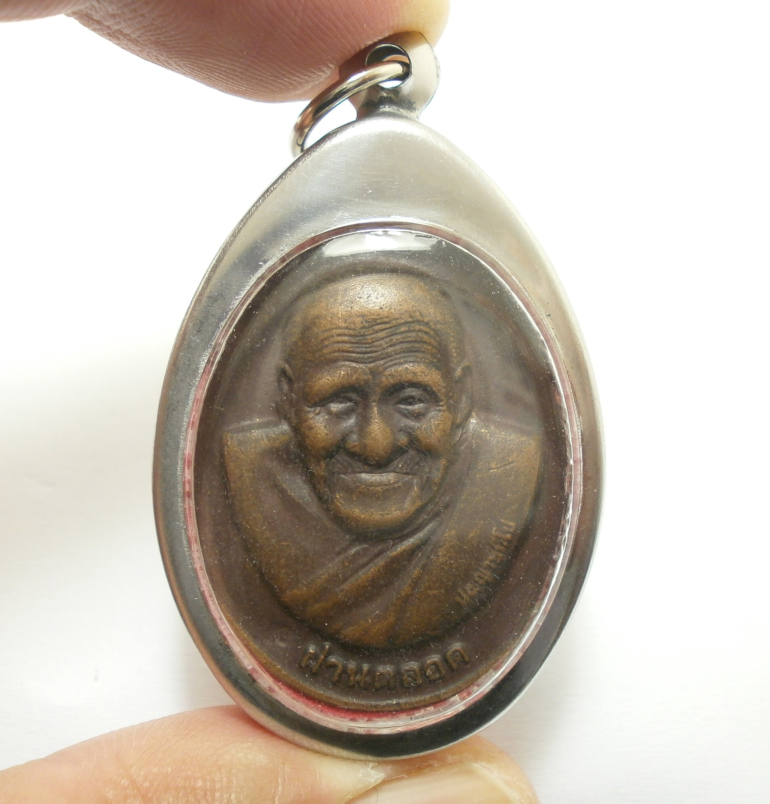 Lpパンコインのお守り:富と保護のタイ仏陀ペンダント