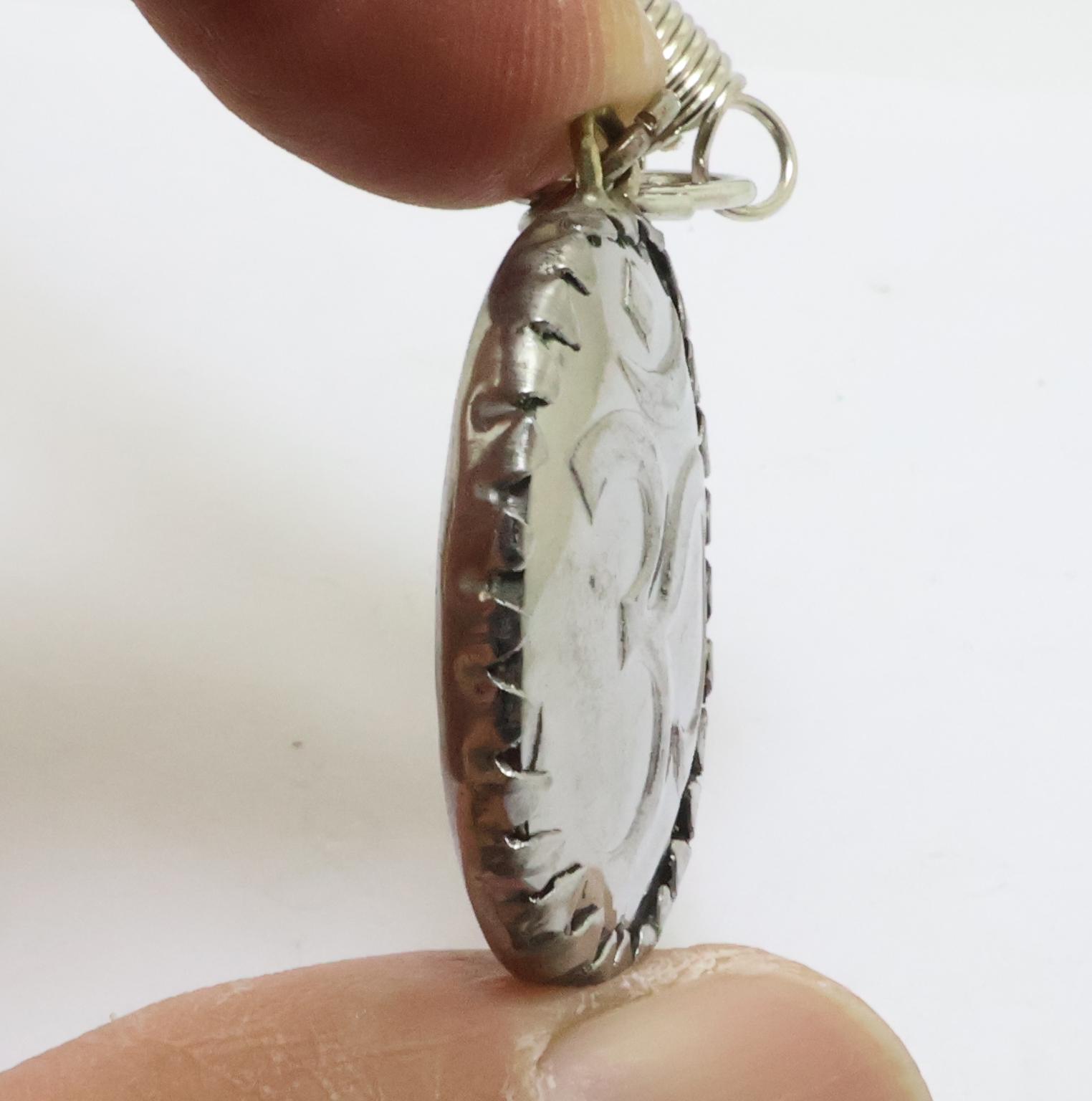 シヴァ神のファミリーアミュレット「オーム」ペンダント：ヒンドゥー教