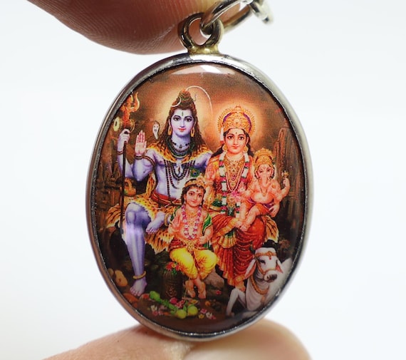 シヴァ神パールヴァティ ガネーシャ ペンダント: ヒンドゥー教の家庭