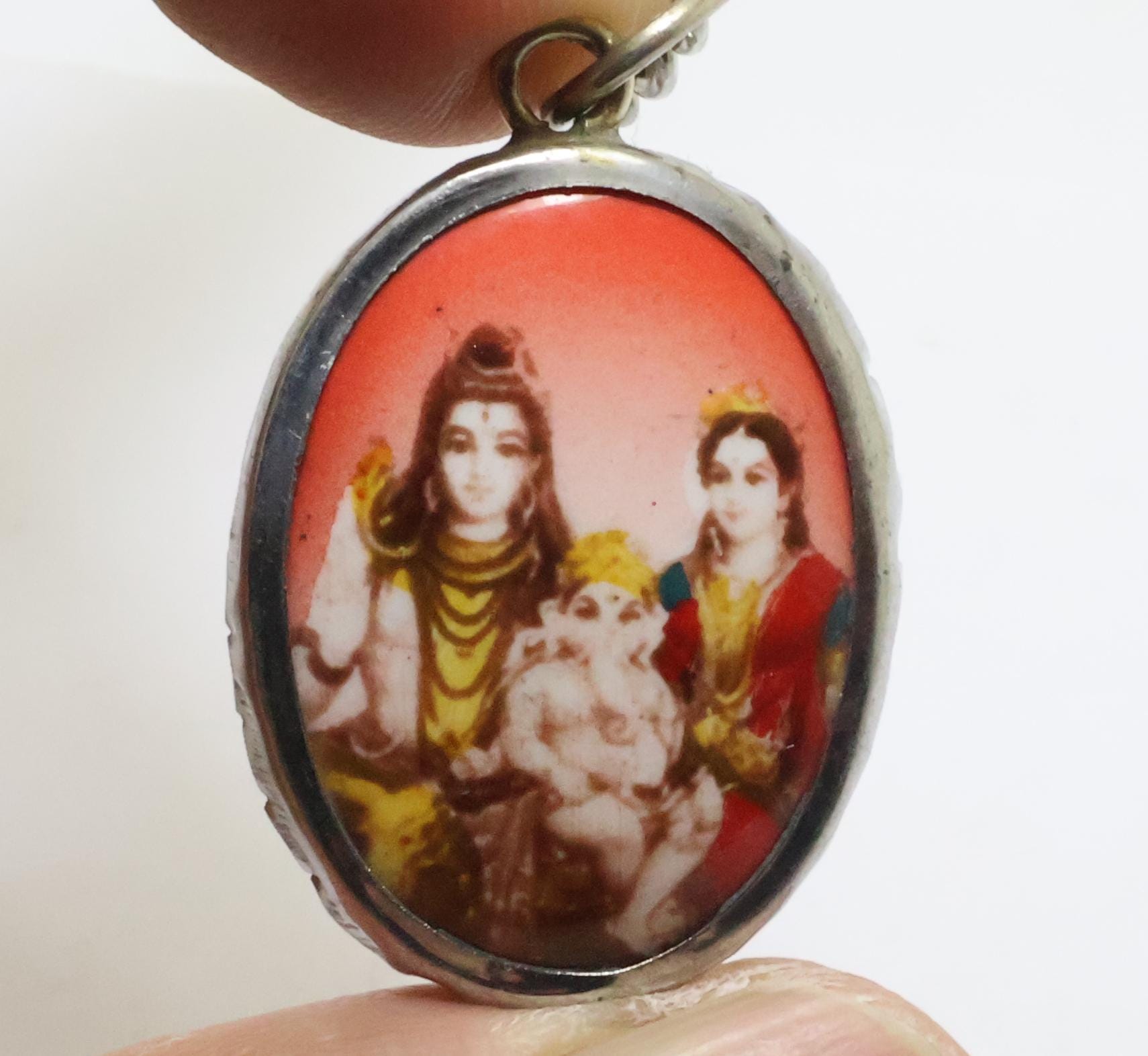 シヴァ神のファミリーアミュレット「オーム」ペンダント：ヒンドゥー教