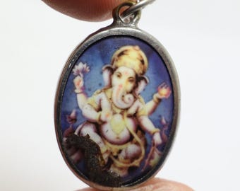 ガネーシャ神のお守り「オーム」ネックレス：ヒンドゥー教の成功の神