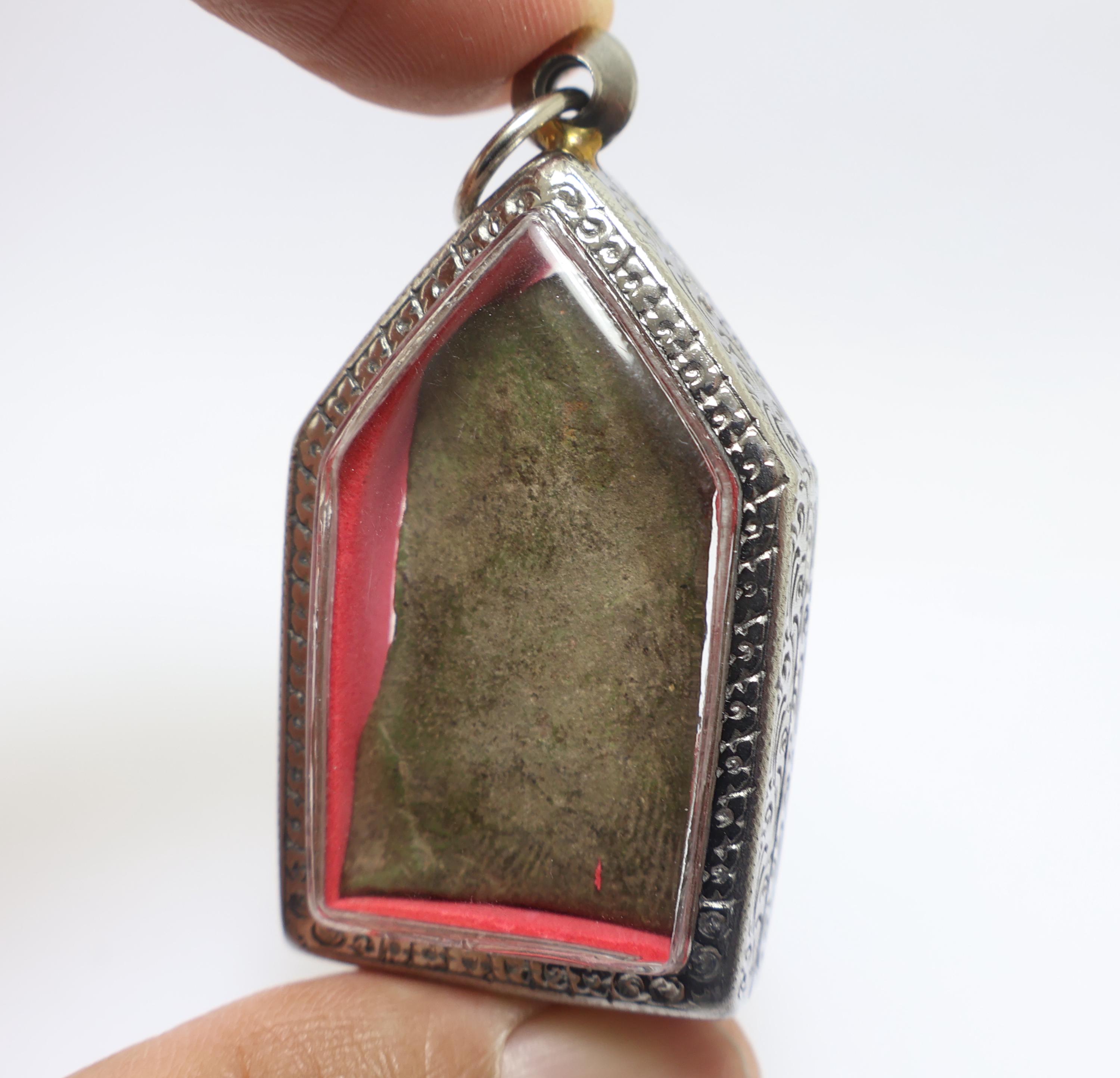 アンティークのプラ・ヨドクンポル仏像のお守り：1930年代のタイの守護