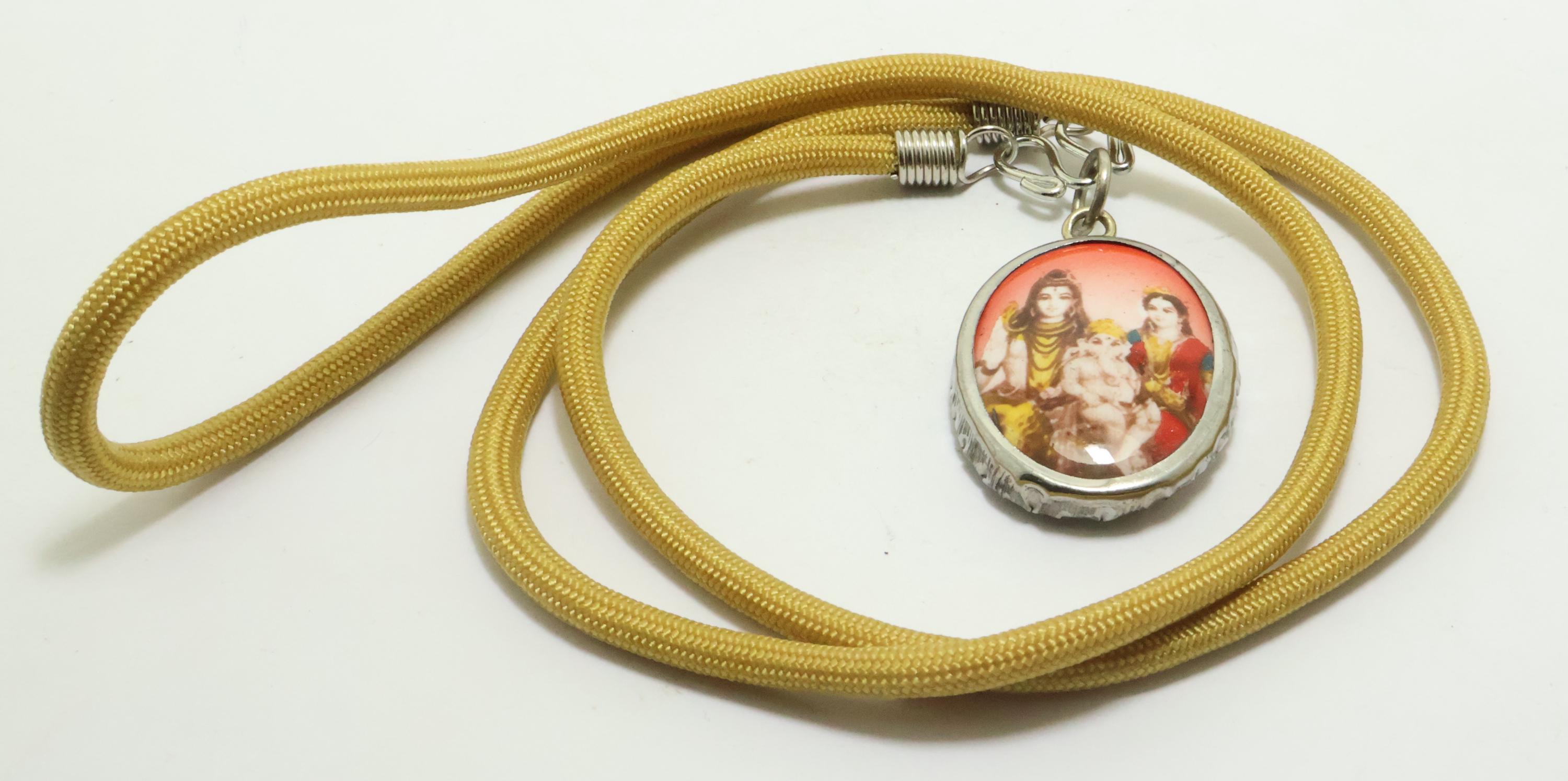 シヴァ神のファミリーアミュレット「オーム」ペンダント：ヒンドゥー教