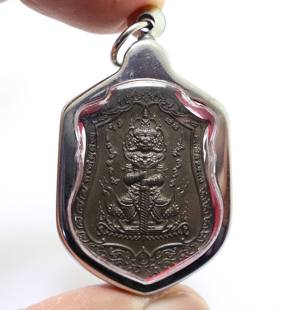 タオ・ウェスワンのお守り：裕福な王、タイ仏教のペンダント - Etsy 日本