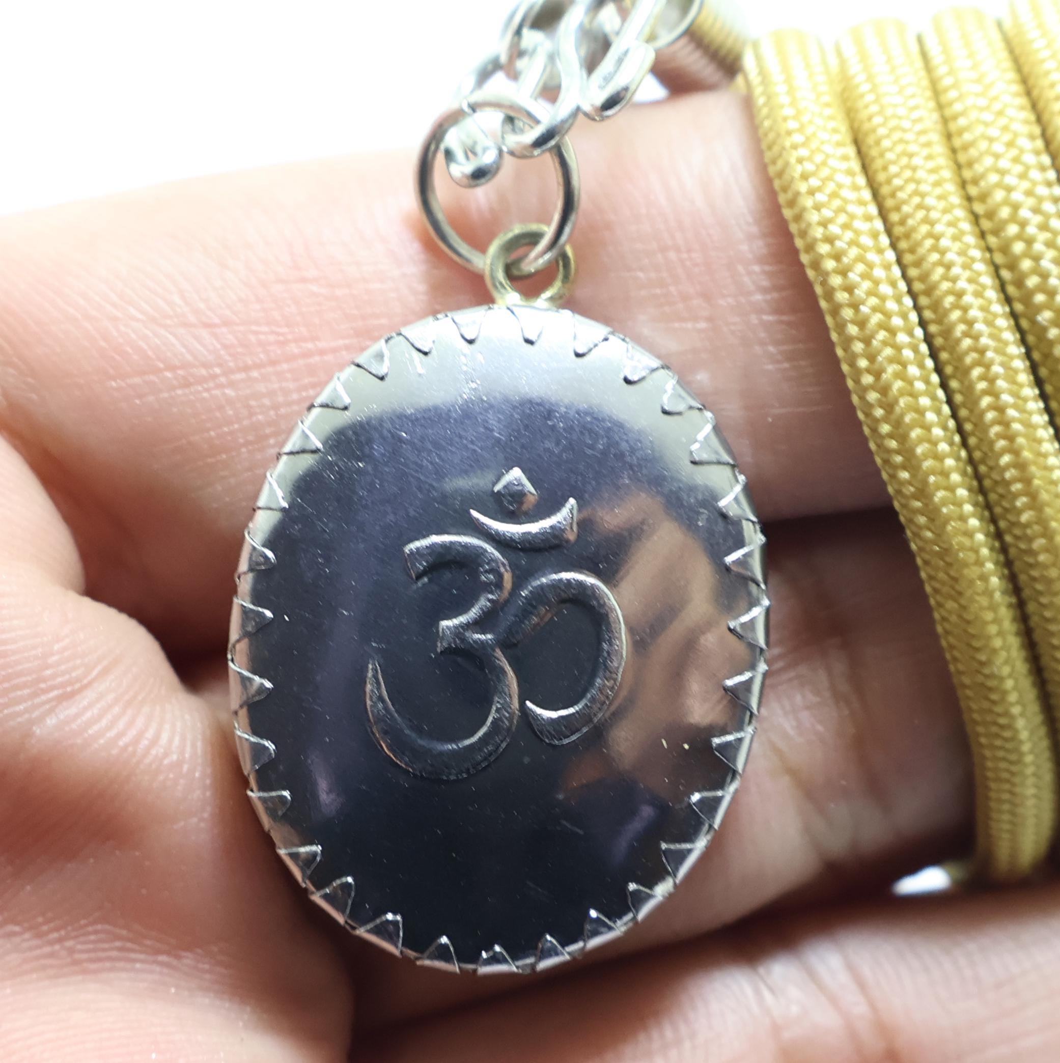 ガネーシャ神ペンダント「オームネックレス」：ヒンドゥー教の成功の神