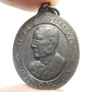 Phra LP Ngern Münze des Wat Donyaihom Tempel gesegnet 1970 starker Schutz Glück reich Reichtum Glück Münze Amulett Anhänger Thailand schönes Geschenk