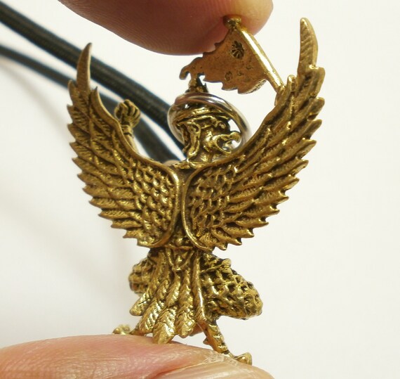 タイ真鍮製ガルーダお守りペンダント - 生命の守護のお守り 藤井 風