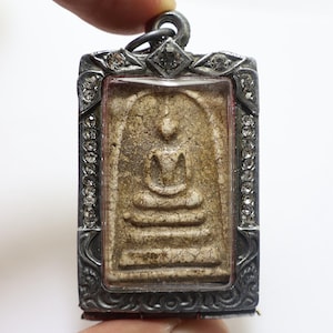 Phra Somdej Buddha Amulet: Wat Rakang Thai Luck Pendant