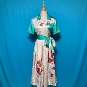 US 8, Vintage silk kimono dress, wrap dress, upcycled, delicate embroidery