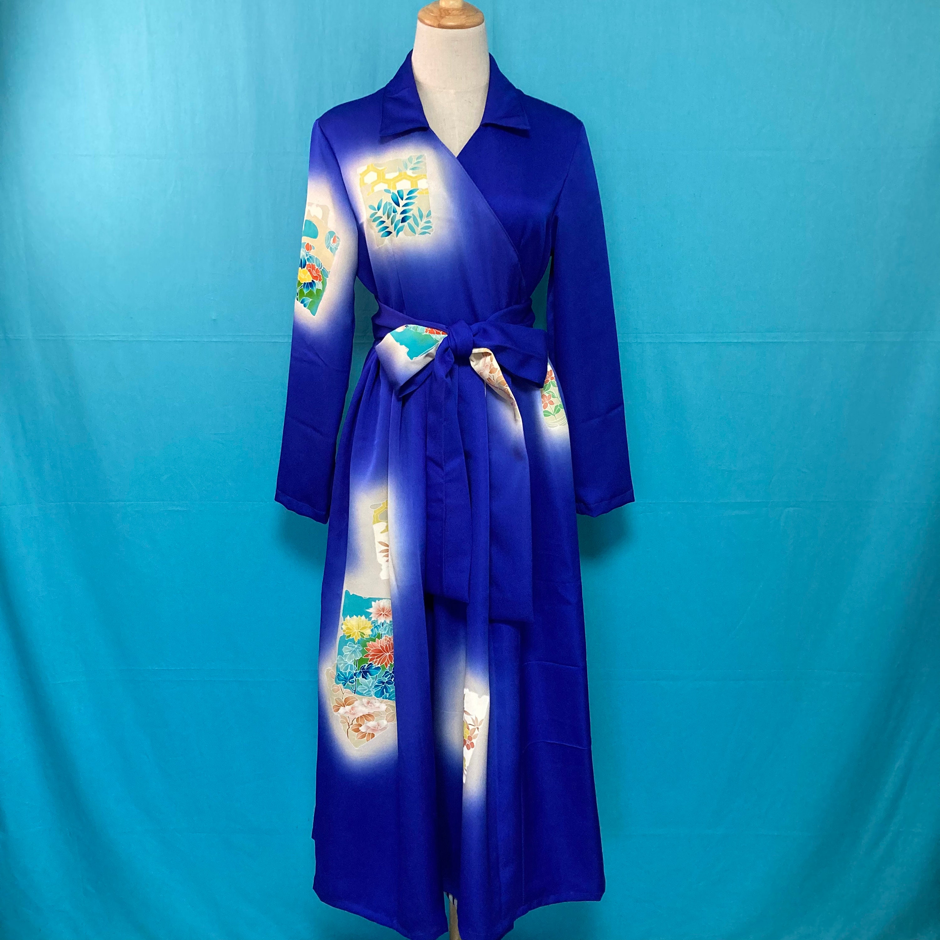 Vintage jaren 1950 Japanse zijde geborduurde dragon Kimono Blauw Gouden Gewaad Kleding Herenkleding Pyjamas & Badjassen Jurken 