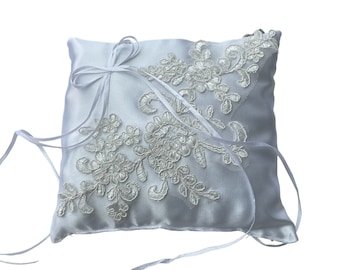 SPECIAL OFFER *** elegant ring pillow for the wedding white lace RK0049 BOHO Vintage