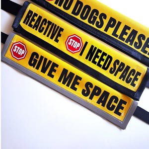 Reactive Dog Lead Sleeve – Personalised Yellow “Give Me Space” Warning Cover – Velcro Leash Wrap for Training & Walking