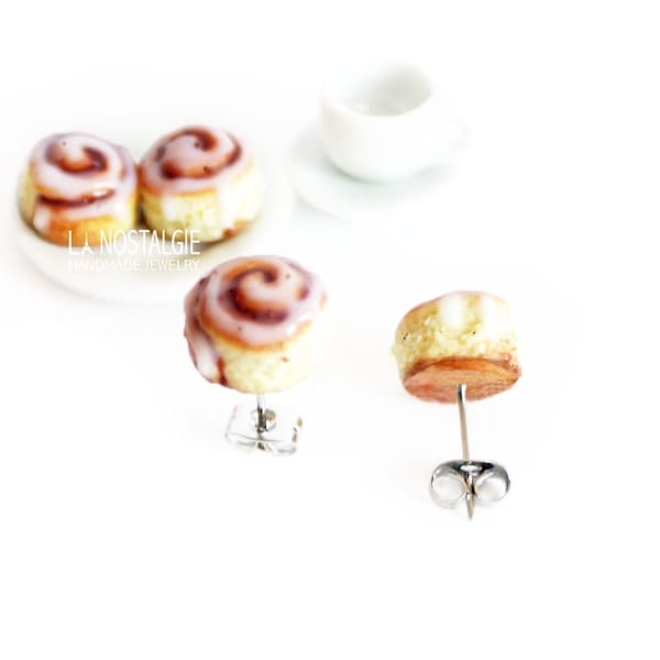 Clous D'oreilles Brioche à la canelle, cinnamon roll, acier inoxydable, bijoux gateau, Bijou Fête, fimo gateau, cadeau fille, cadeau noel