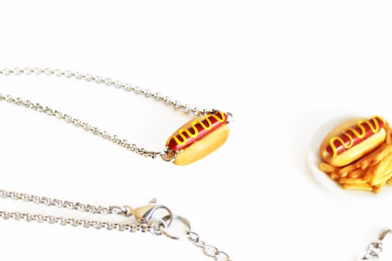 Collier Hot Dog,Bijoux Hotdog,Fimo Gourmande,Breloque Hotdog Américain Collier pendentif argent Bijou pâte polymère Junk Food Cadeau Unique image 1