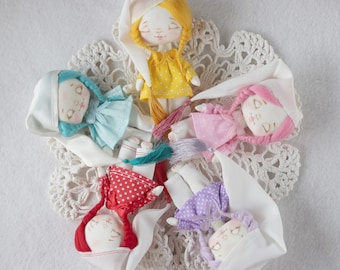 Muñeca textil en miniatura para la preocupación: Muñeca de bolsillo de algodón hecha a mano
