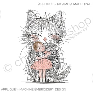 Può includere: Design di ricamo a macchina di un gatto che tiene una bambina tra le braccia. Il design è in bianco e nero con accenti rosa. Il design è disponibile in una varietà di dimensioni, tra cui 5x7 pollici, 6x10 pollici e 8x12 pollici.