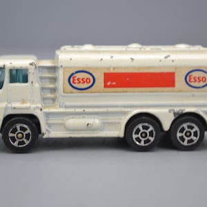 Husky Models (corgi) Guy Warrior Tanker No.14-A1 ESSO