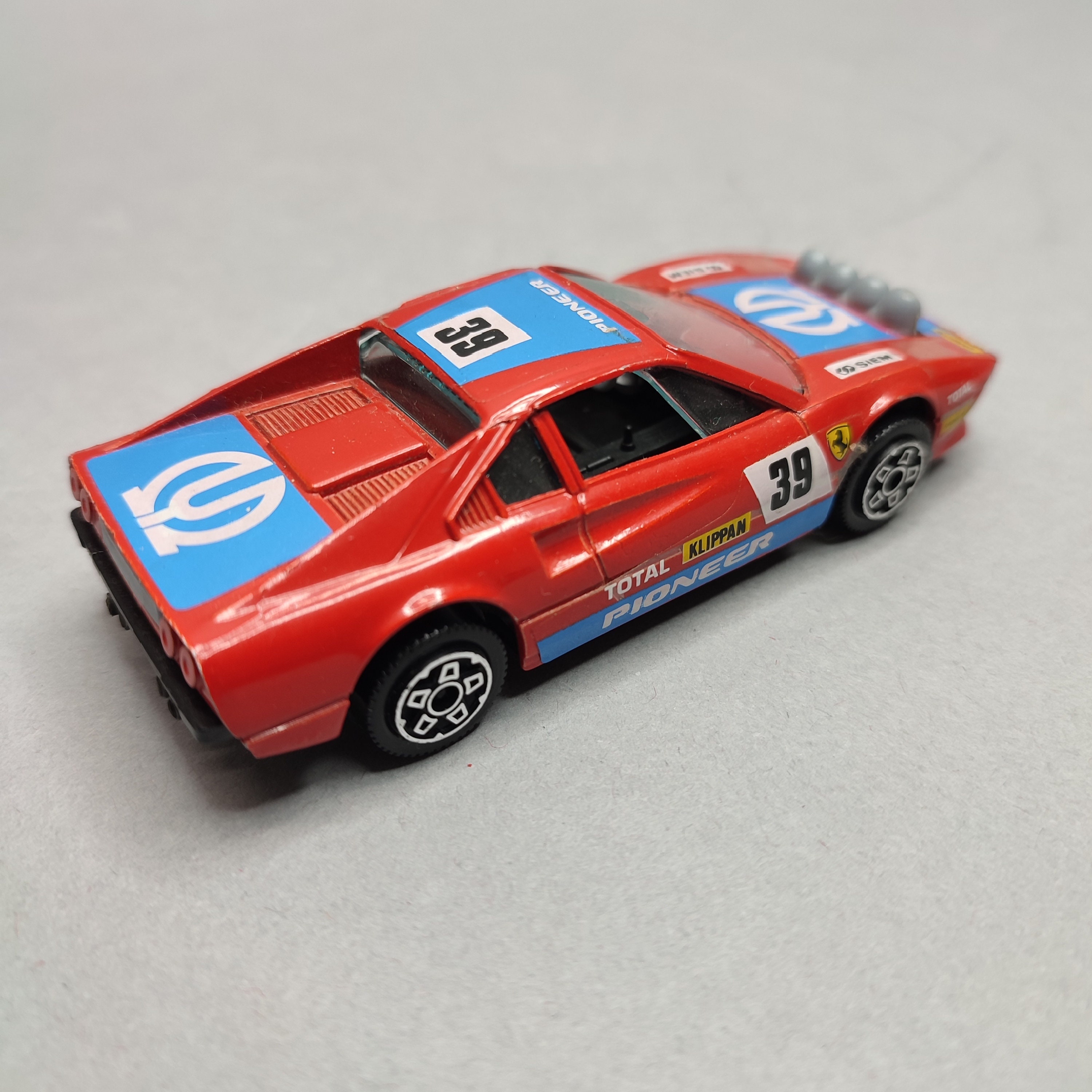 Miniature Bburago 1:43 Ferrari 308 GTB 1982 - Voiture De Course, Neuve En Boîte