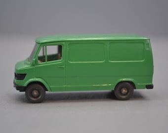 Wiking Mercedes-Benz 207D TN-Range Delivery Van