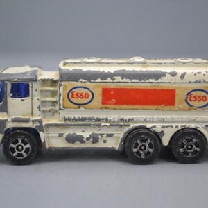 Husky Models (corgi) Guy Warrior Tanker No.14-A1 ESSO