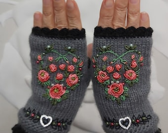 Grey mitts with Embroidery pink roses. Original small model. Fingerless knitted gloves.