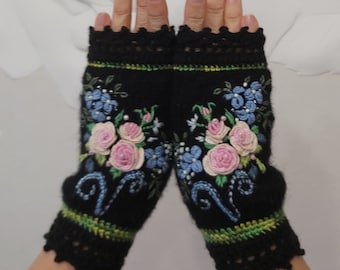 Black Mitts with  monogram V with pink roses Fingerless gloves